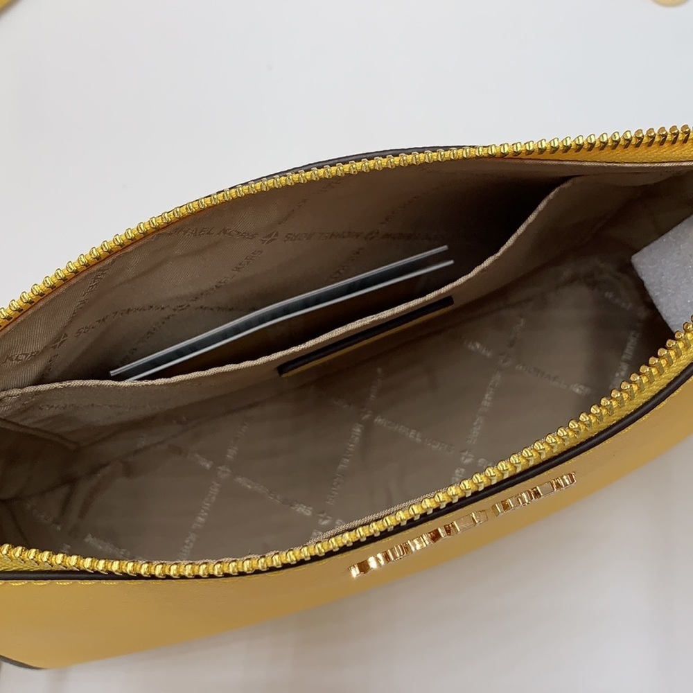 MICHAEL KORS JET SET TRAVEL SMALL
SHOULDER CROSSBODY BAG WITH TECH ATTCH AIRPOD - Picture 11 of 16